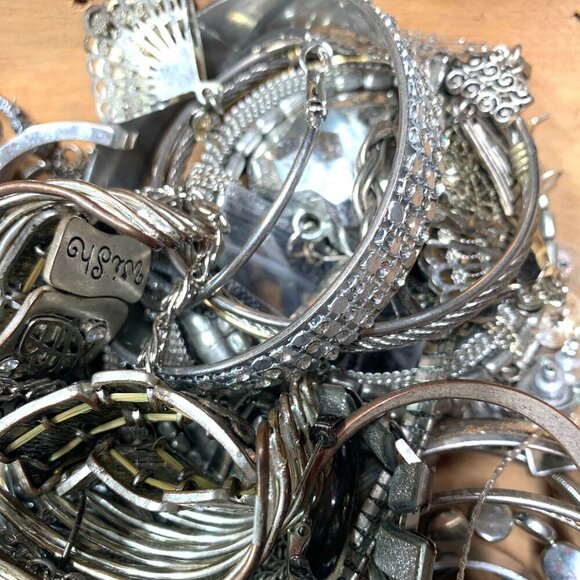 1 lb Bulk Silver & Silver-Tone Jewelry Lot Mixed Styles Untested Wearable Items - Picture 5 of 8